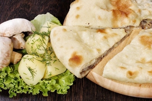 Осетинский пирог с картофелем и грибами