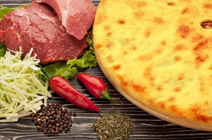 Осетинский пирог с мясом традиционный (с рубленным мясом)
