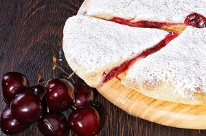 Осетинский пирог с вишней