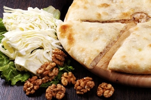 Осетинский пирог с капустой и грецким орехом
